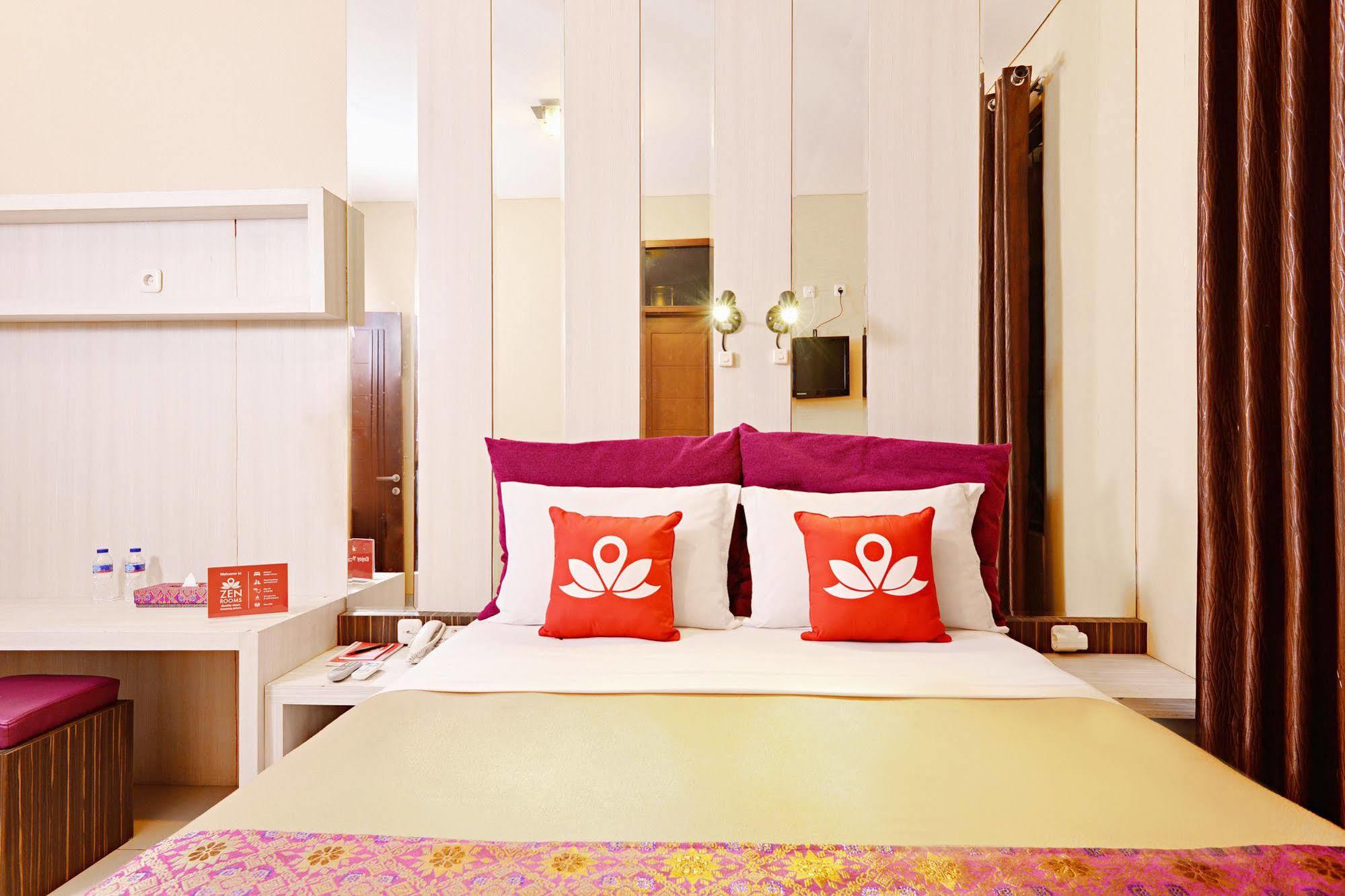 Zen Rooms Riau Natuna Bandung Esterno foto