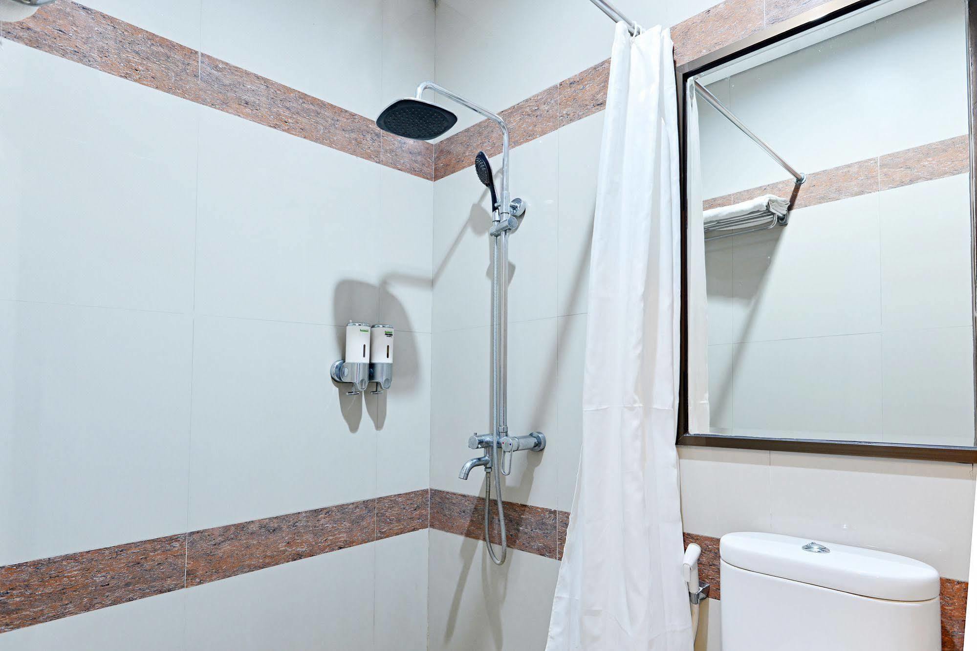 Zen Rooms Riau Natuna Bandung Esterno foto