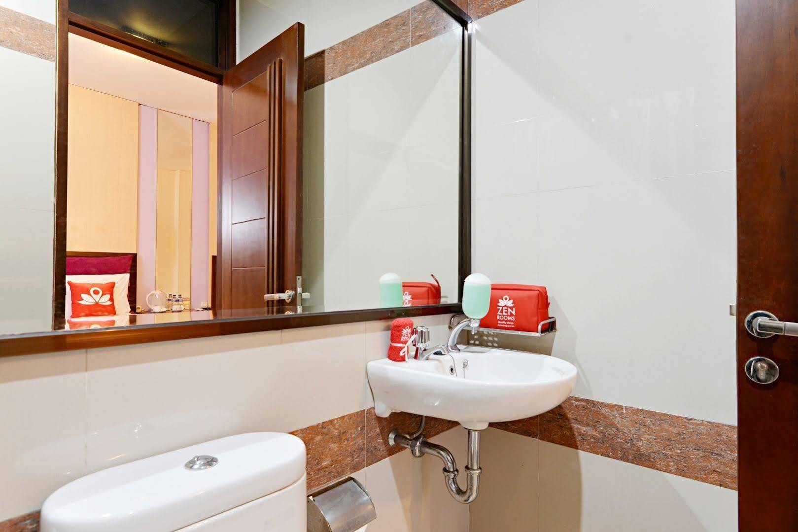 Zen Rooms Riau Natuna Bandung Esterno foto