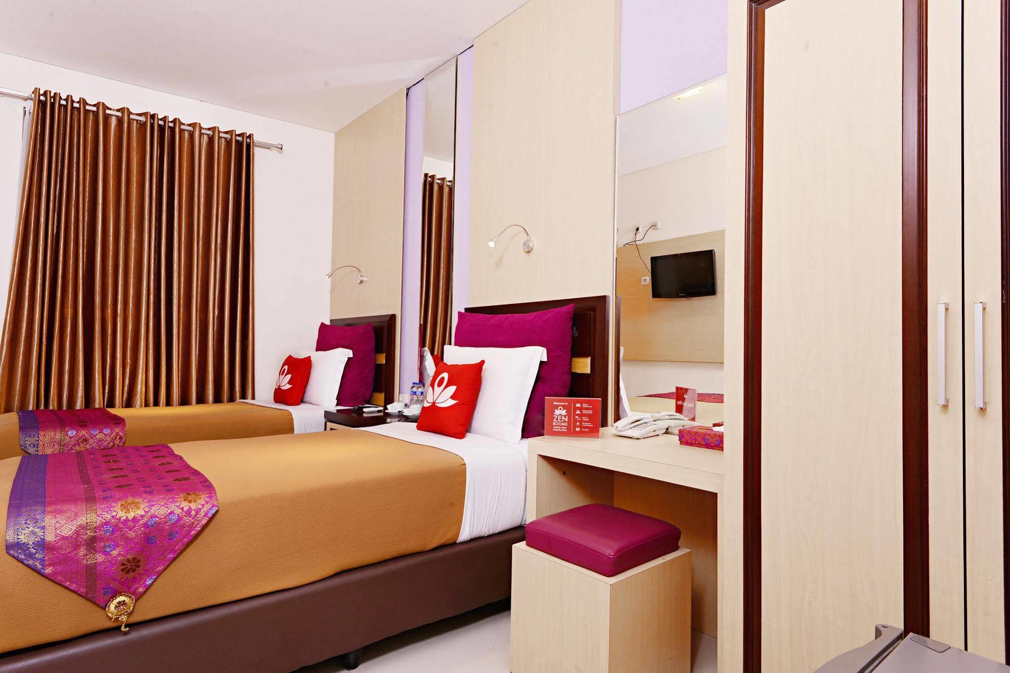 Zen Rooms Riau Natuna Bandung Esterno foto
