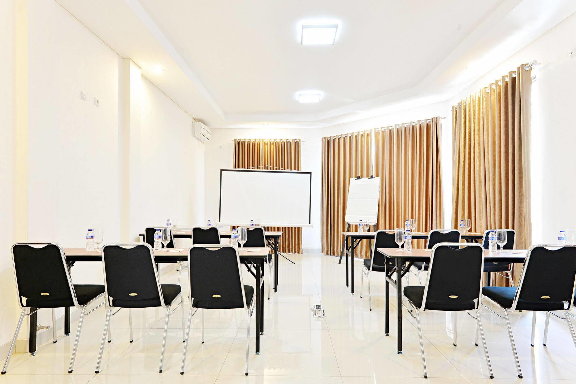 Zen Rooms Riau Natuna Bandung Esterno foto