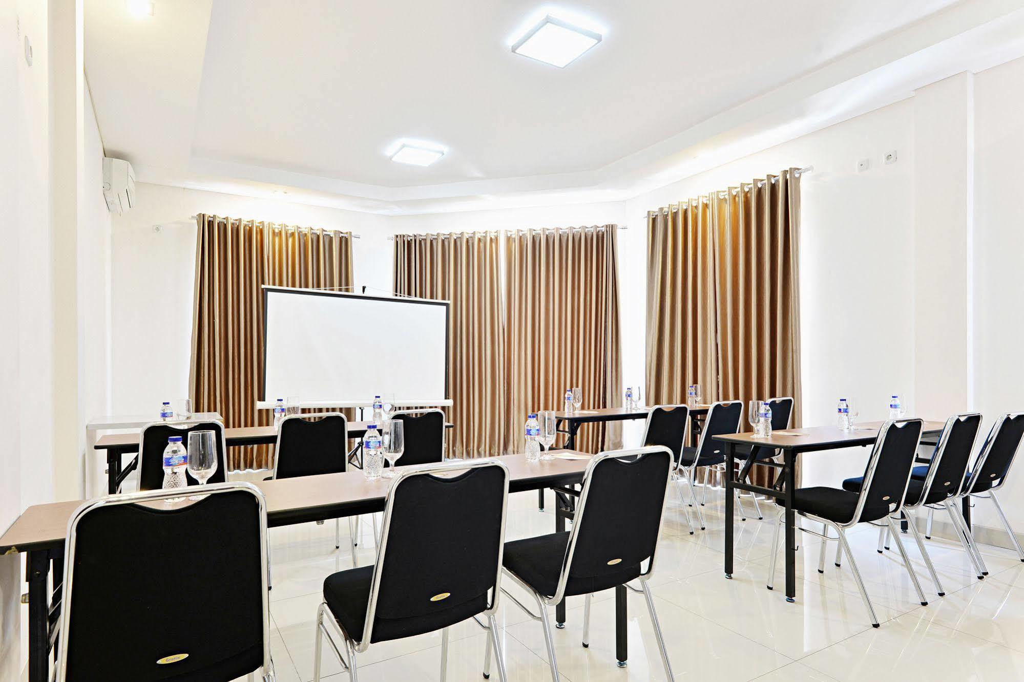 Zen Rooms Riau Natuna Bandung Esterno foto