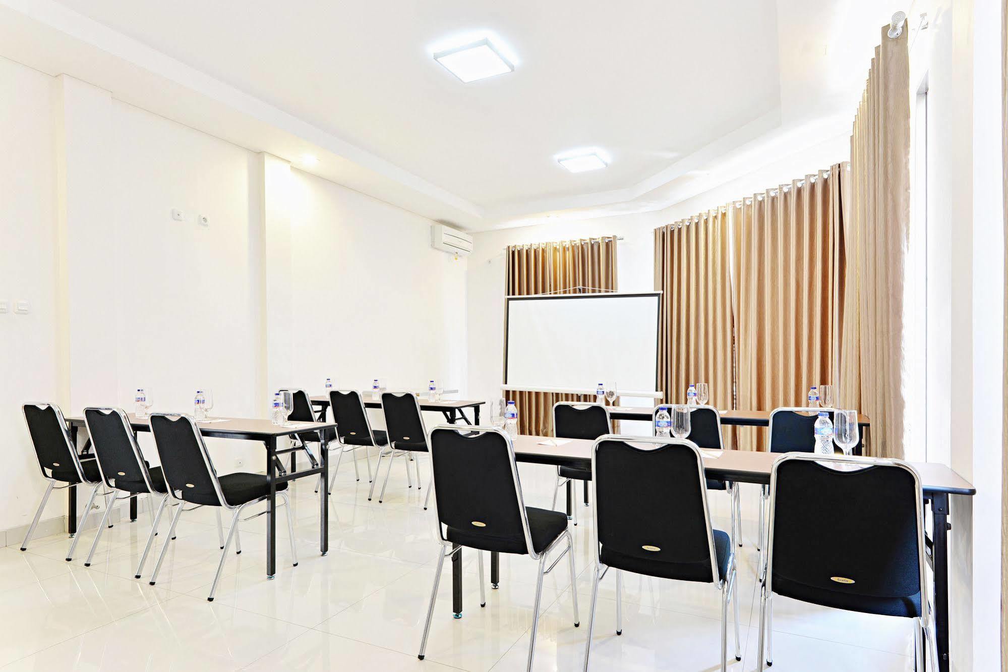 Zen Rooms Riau Natuna Bandung Esterno foto