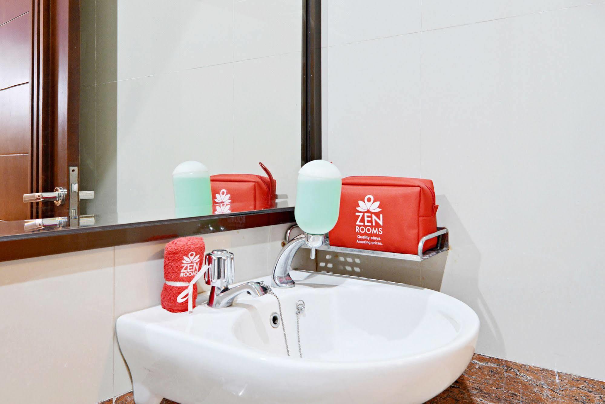 Zen Rooms Riau Natuna Bandung Esterno foto