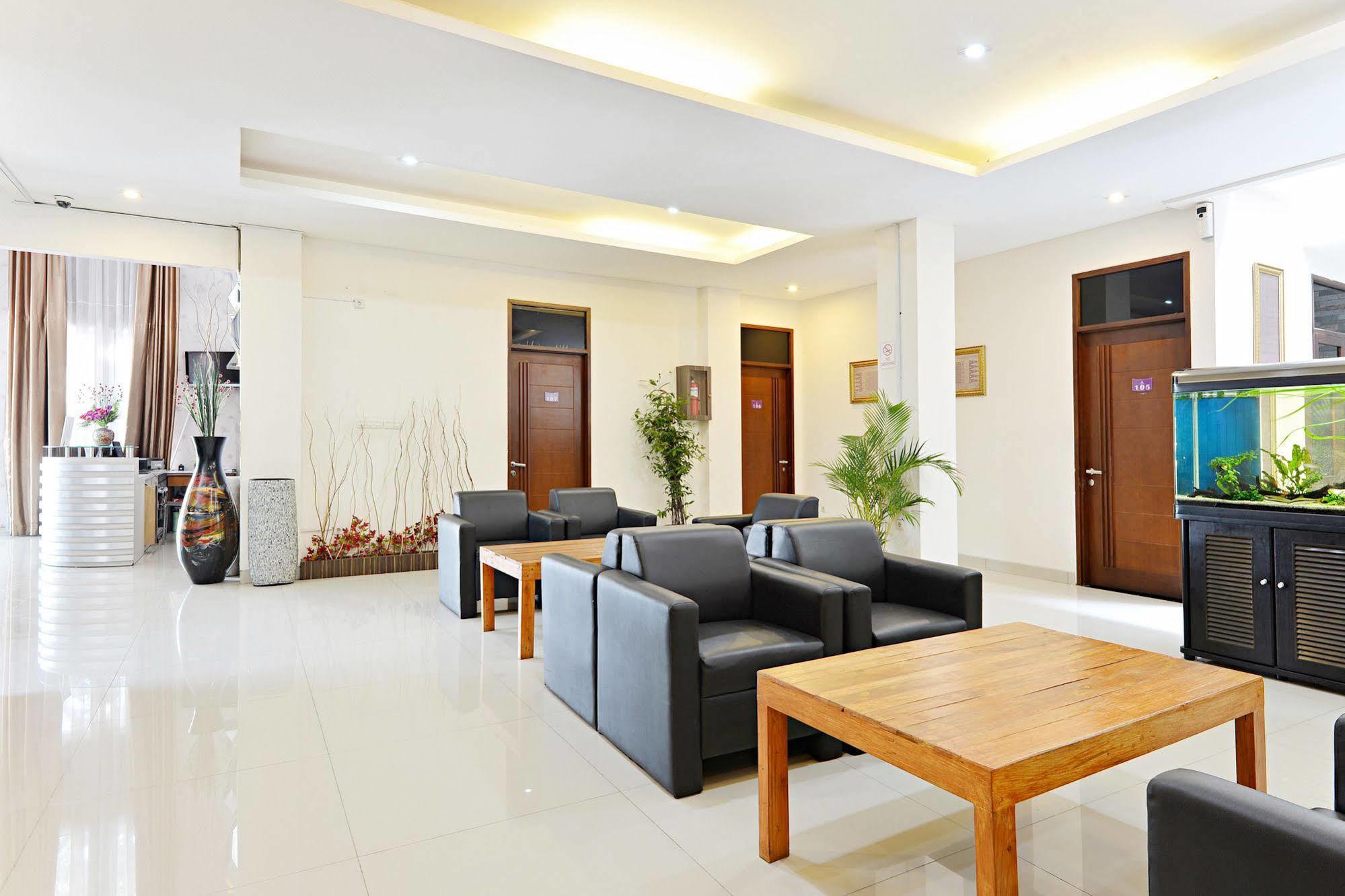 Zen Rooms Riau Natuna Bandung Esterno foto