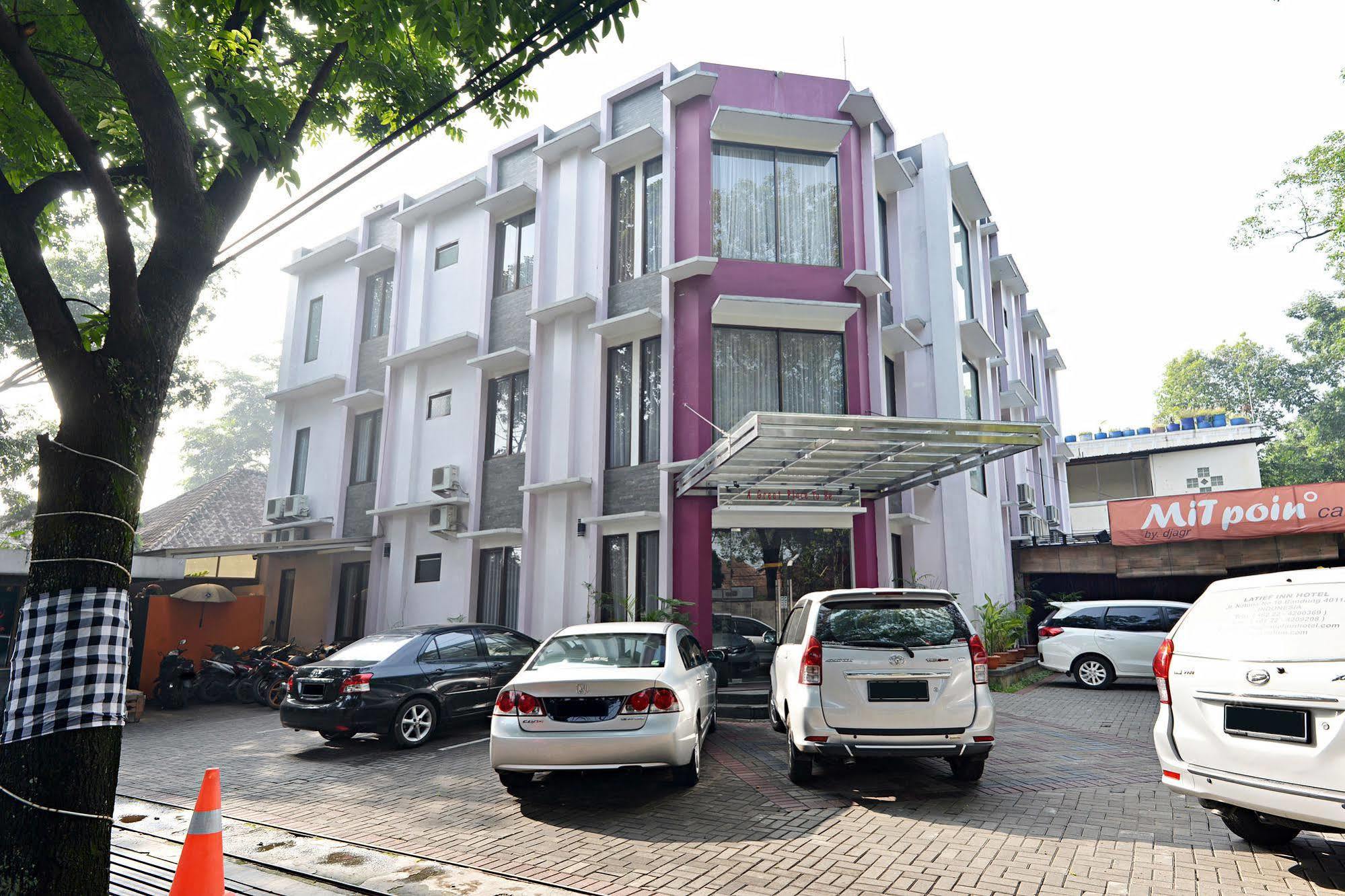 Zen Rooms Riau Natuna Bandung Esterno foto